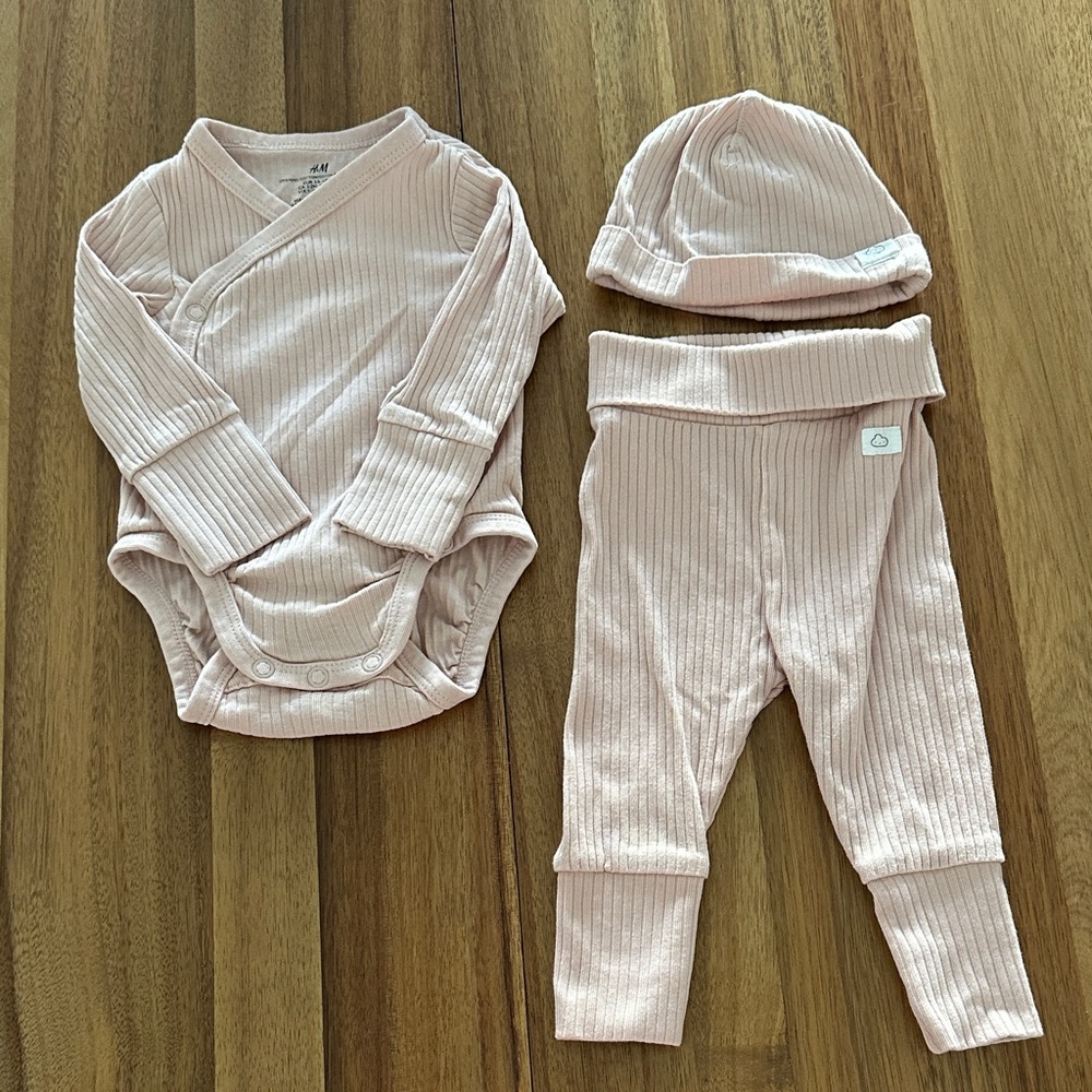 H&M Newborn Pink Ribbed Baby Outfit Set